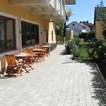 Alojamento de Acomodação e Pequeno-almoço Im Gewoelbe