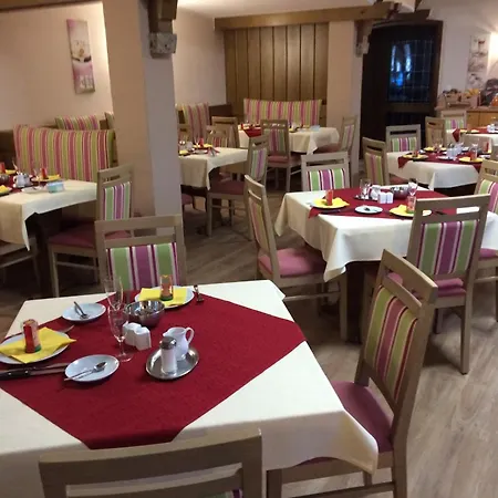 Alojamento de Acomodação e Pequeno-almoço Im Gewoelbe 4*